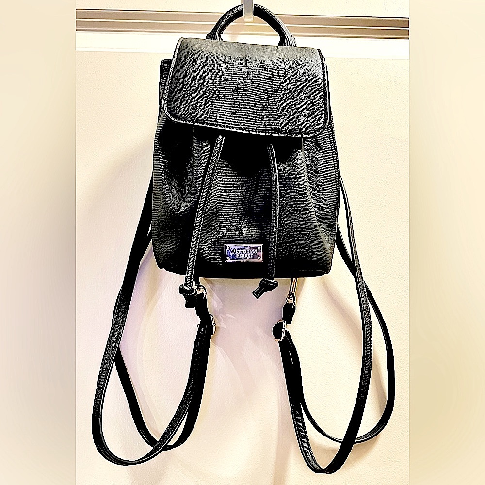 Victoria’s Secret Cinch Black Backpack w/Versatile Straps-Trendy & Small ✨